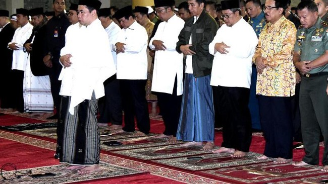 begini-suasana-jokowi-salat-subuh-berjamaah-bersama-warga-bandung