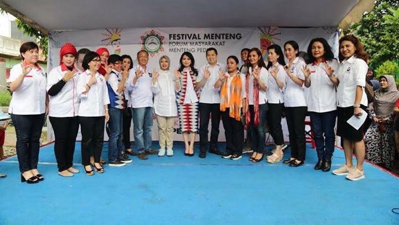 Timses Ahok Laporkan Anies-Sandi dan Hary Tanoe Bagi-bagi Sembako
