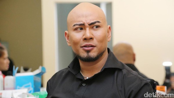 Wawancarai Siti Fadilah Tanpa Seizin Ditjen PAS, Deddy Corbuzier Nyamar?