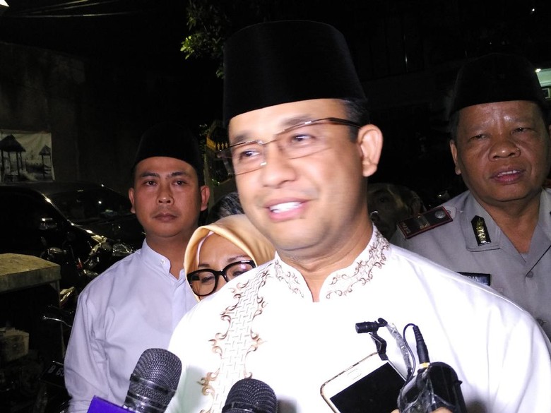 Anies: Di Mana-mana Bagi Sembako Dapat Dukungan, di Jakarta Kebalik