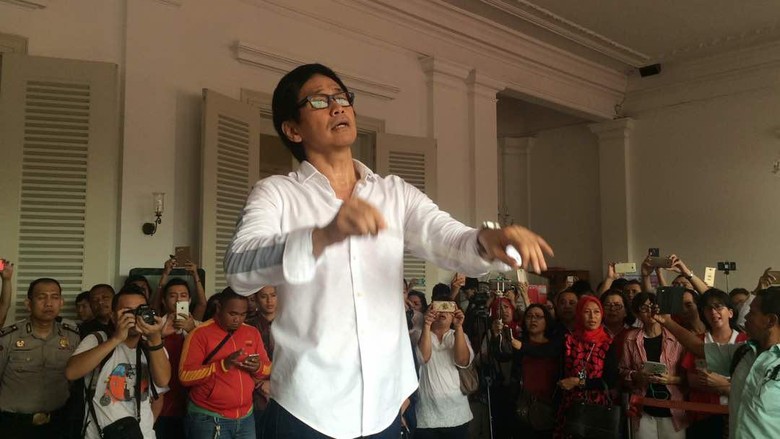 Lilin dan Lagu, Aksi Damai Simbol Dukungan untuk Ahok