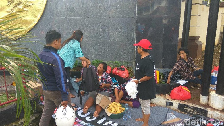 dilarang-karena-hari-libur-waisak-massa-pro-ahok-tetap-gelar-aksi