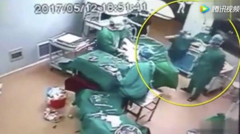 Viral, Video Dokter Tonjok Perawat di Ruang Operasi