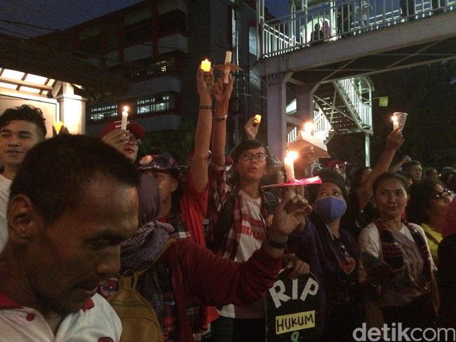 Polisi Kembali Bubarkan Aksi Massa Pro Ahok di PT DKI