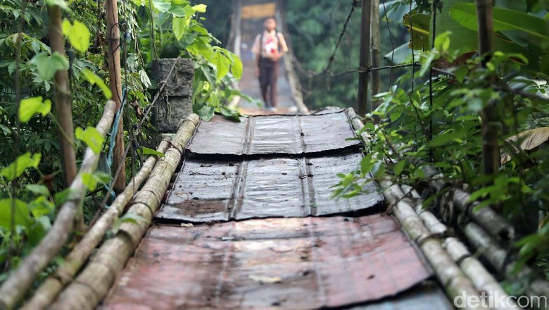 Jembatan Gantung Mengerikan di Lenteng Agung Jaksel