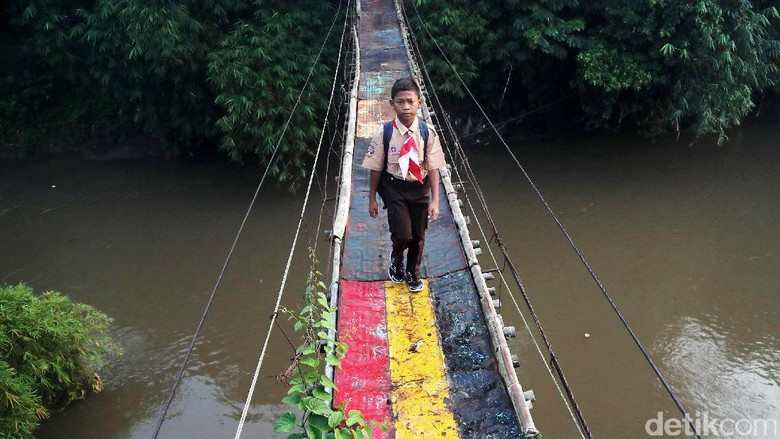 Jembatan Gantung Mengerikan di Lenteng Agung Jaksel