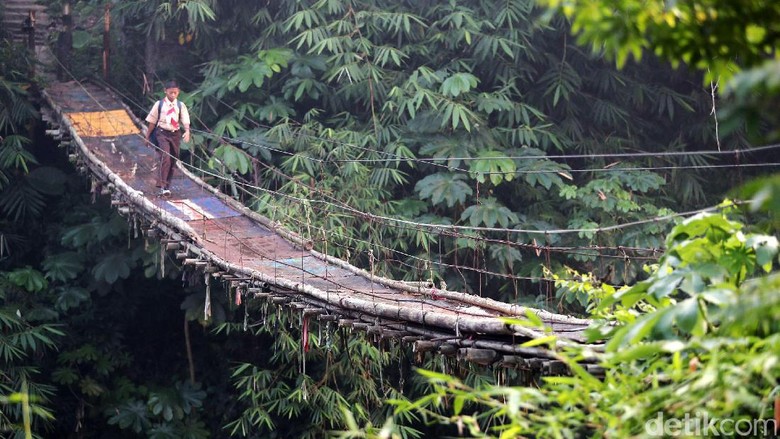 Jembatan Gantung Mengerikan di Lenteng Agung Jaksel