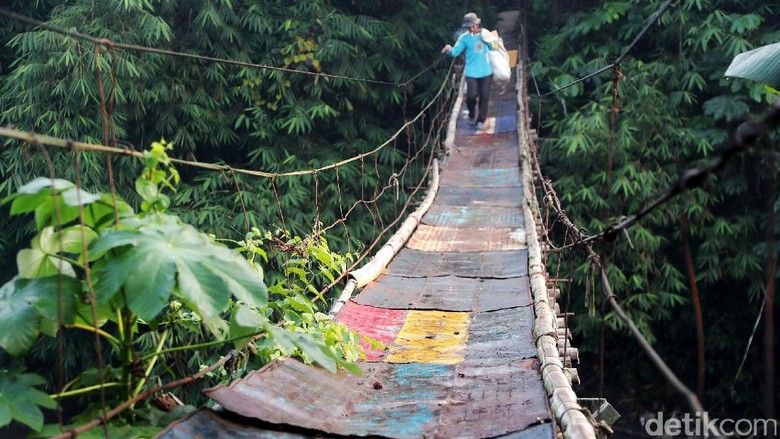 Jembatan Gantung Mengerikan di Lenteng Agung Jaksel