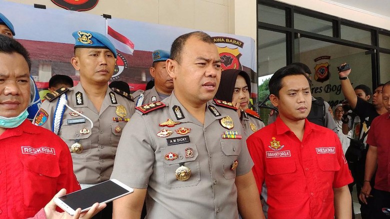 Polisi Tangkap Pengoplos Daging Ayam dengan Babi