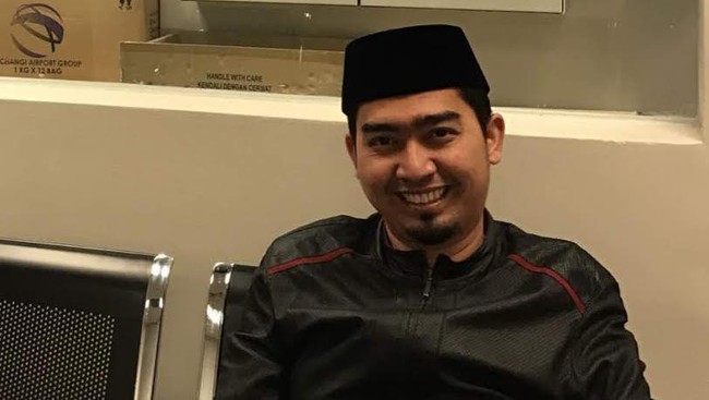 breaking-news-digiring-polisi-keluar-bandara-changi-ustaz-solmed-hilang-kontak