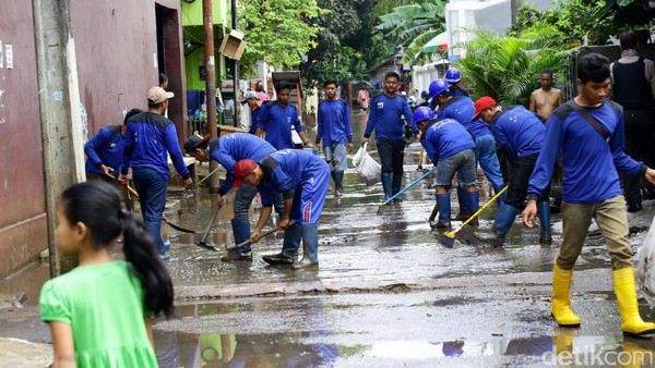 Pasukan Biru Menanti Upah Sesuai UMP DKI 2022