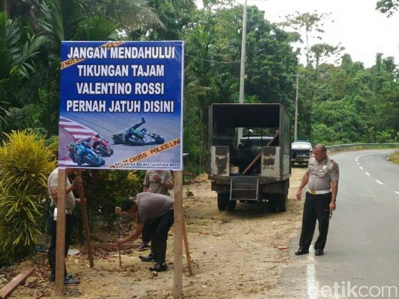 Rossi Jatuh di Jayapura, Ini Cara Unik Polisi Imbau Pengendara