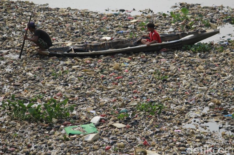 Horor Sampah di Sungai Citarum Masih Menghantui