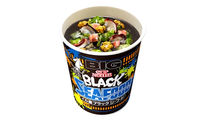 Bosan dengan Unicorn? Yuk, Cicipi Ramen Seafood Hitam Pekat Ini!