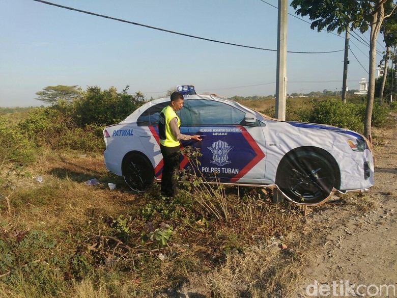 mobil-patroli-polisi-ini-kecoh-pengendara-di-jalur-lamongan-tuban