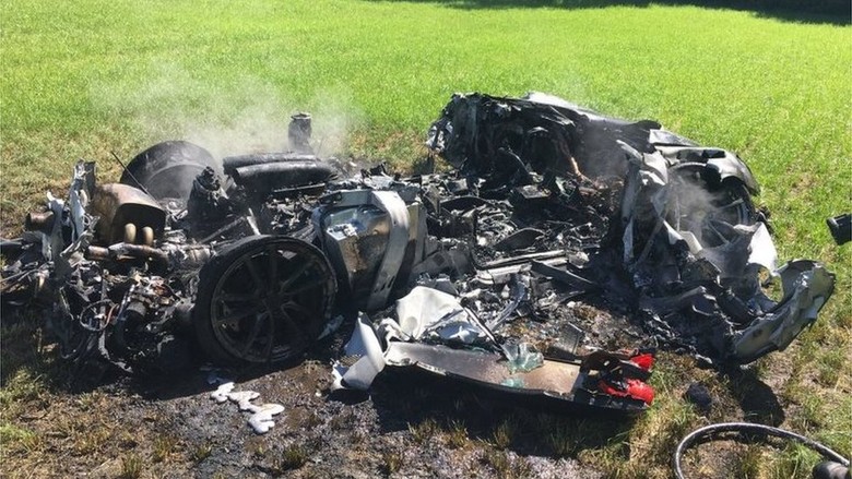 Ferrari Hancur dalam Kecelakaan, Satu Jam Setelah Dibeli