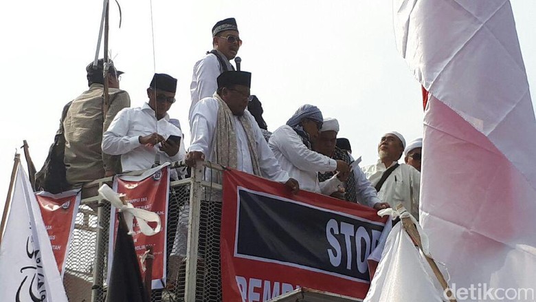 Temui Massa, Perwakilan Aksi 287: Salam Rindu dari Habib Rizieq