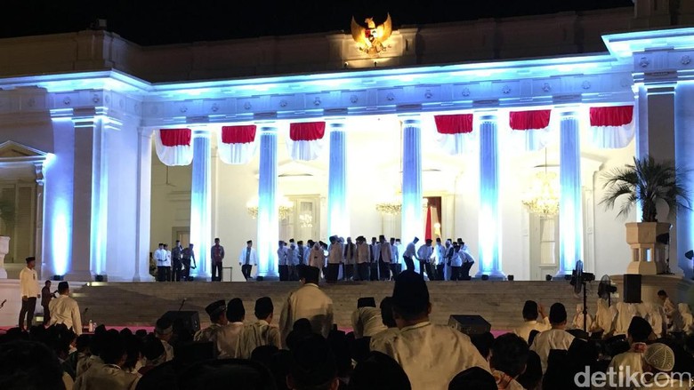 Didampingi Mbah Moen dan Ma'ruf Amin, Jokowi-JK Zikir di Istana