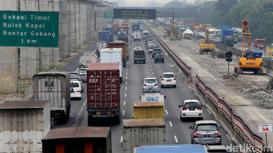 Foto: Tol Jakarta-Cikampek Layang Mulai Dibangun