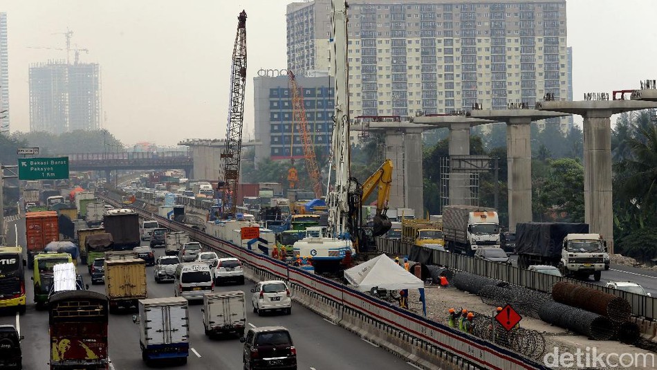 Foto: Tol Jakarta-Cikampek Layang Mulai Dibangun