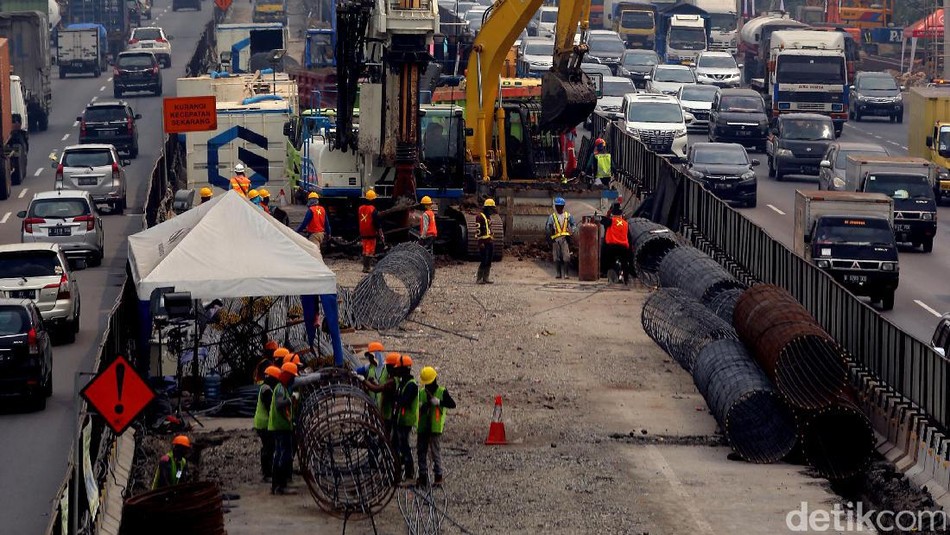 Foto: Tol Jakarta-Cikampek Layang Mulai Dibangun