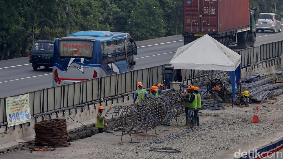 Foto: Tol Jakarta-Cikampek Layang Mulai Dibangun