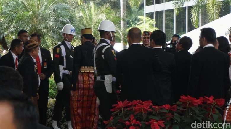 Jokowi Pakai Baju Adat Bugis, JK Pakai Blankon ke Sidang Tahunan