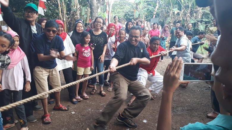 serunya-anies-ikut-lomba-tarik-tambang-hingga-tali-putus