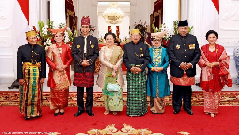 Jokowi Ajak Megawati, SBY, dan Habibie Foto Bareng