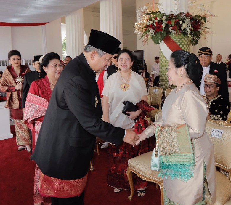 ini-momen-sby-dan-megawati-salaman-di-istana-merdeka