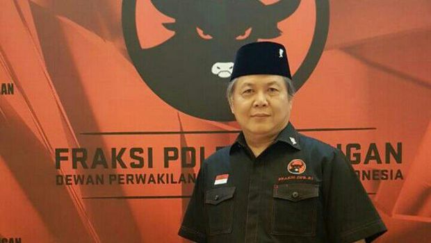 Anggota F-PDIP DPR Wajib Bagi-bagi Sembako dengan Tas Gambar Puan