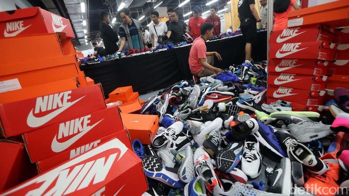 Corona Hantam Ekonomi RI, Distributor Nike Rumahkan 2.226 Karyawan