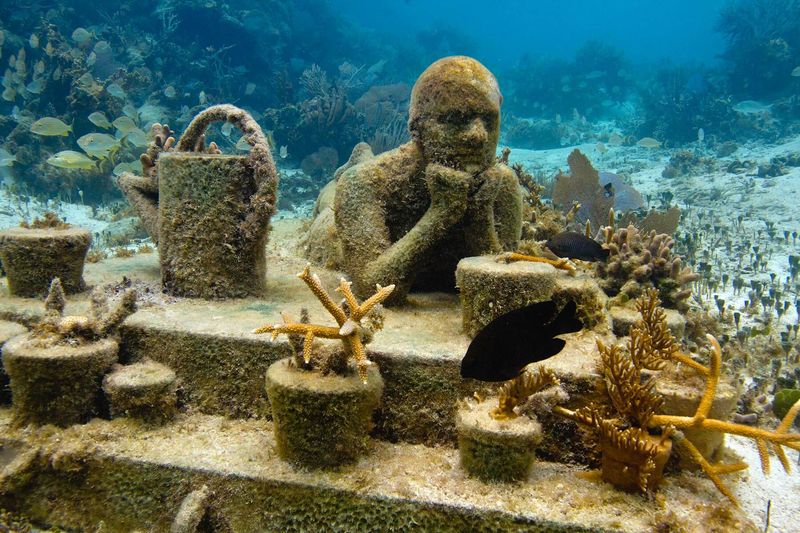 Foto: Laut yang Berisi 500 patung