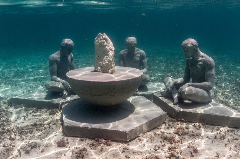 Foto: Laut yang Berisi 500 patung