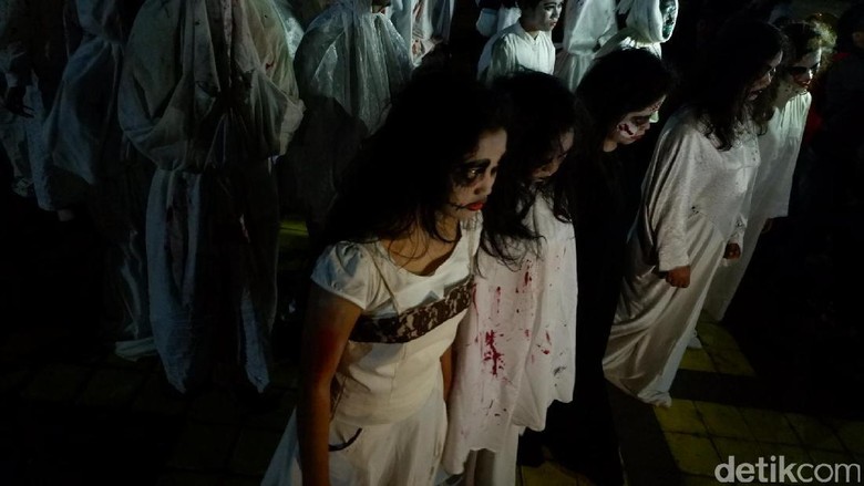 Foto: Ratusan Pocong Gentayangan di Banjarnegara