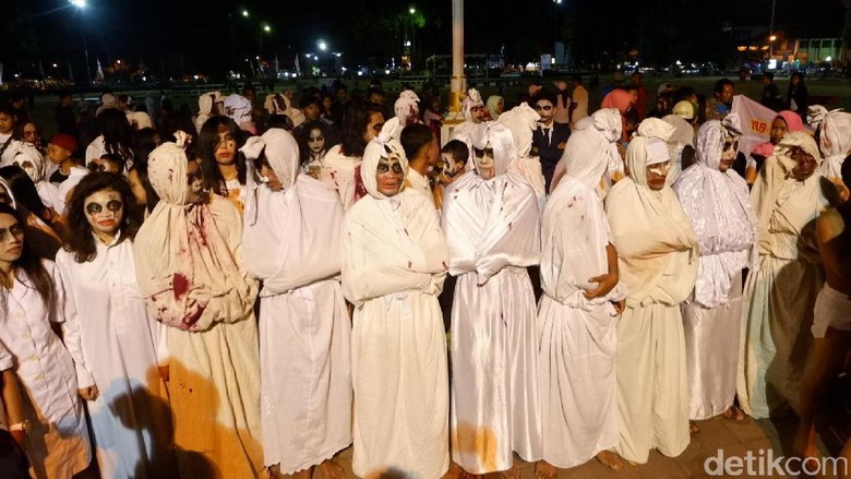 Foto: Ratusan Pocong Gentayangan di Banjarnegara