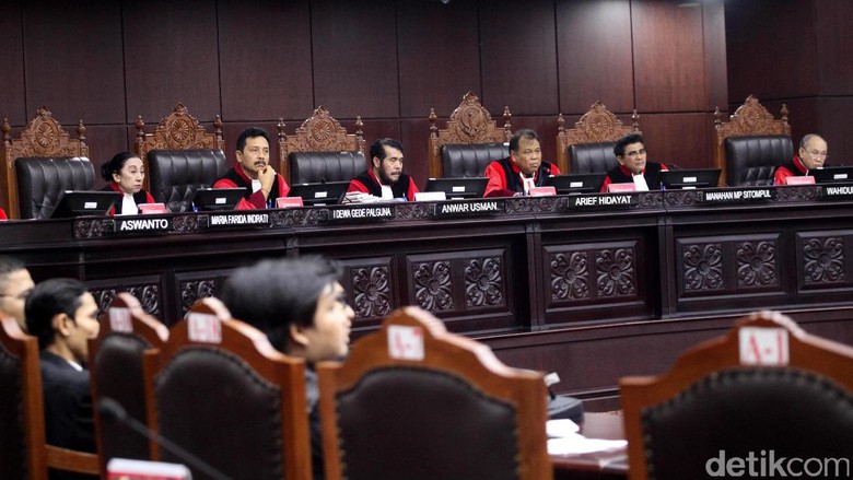 MK: Lihat GPS di HP saat mengemudi bisa di penjara