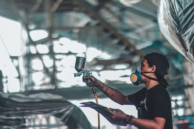 Lihat Kerennya Video Pembuatan Mural Warkop DKI Reborn di Pesawat