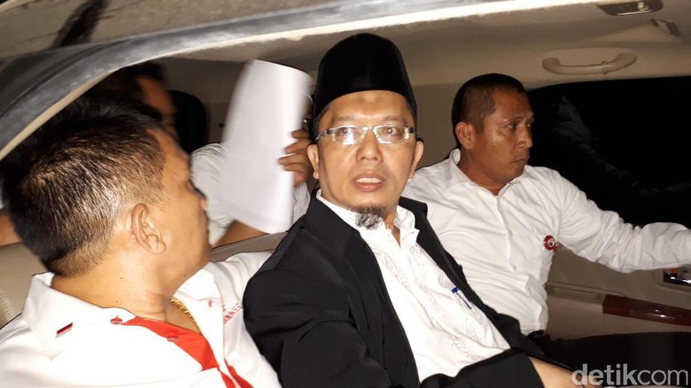 Keluar dari Rutan Medaeng, Ustaz Alfian Tanjung Dijemput Polisi