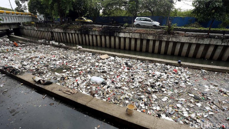 Kali Cideng Kembali Kumuh dan Penuh Sampah