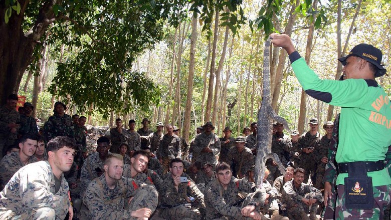 Marinir Amerika Diajari Cara Bertahan Hidup di Hutan Banyuwangi
