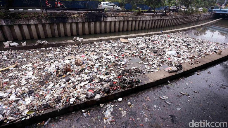 Kali Cideng Kembali Kumuh dan Penuh Sampah