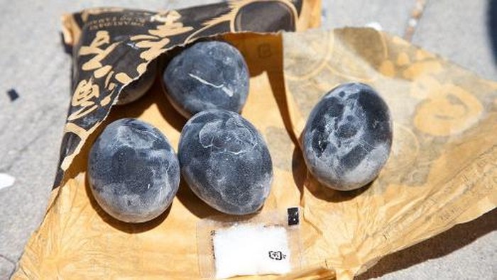 Telur Hitam yang Berasal dari Owakudani Dipercaya Bisa Perpanjang Usia