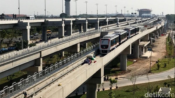Skytrain Bandara Soetta: Mahal-mahal Malah Dikandangin