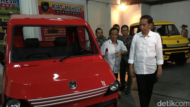 Jokowi: Mobil Esemka Terbentur Usai Produksi, Tunggu Tanggal Mainnya