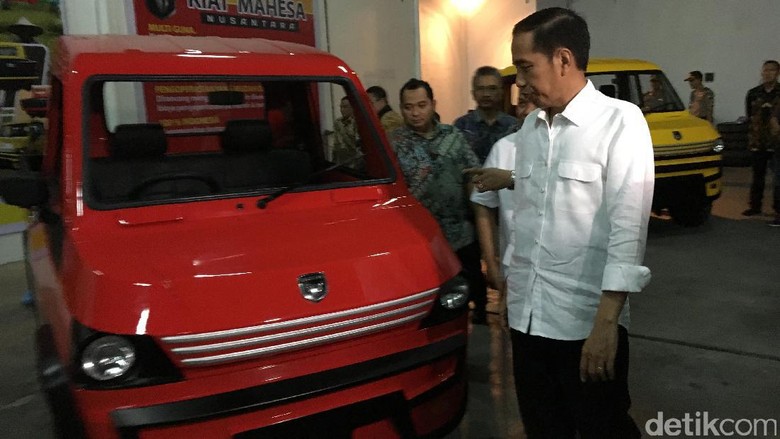 Jokowi Tinjau Pabrik Pelopor Mobil Esemka