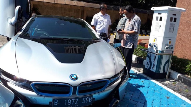 Jokowi Sudah Beri Restu Mobil Listrik Beroperasi Tahun Ini