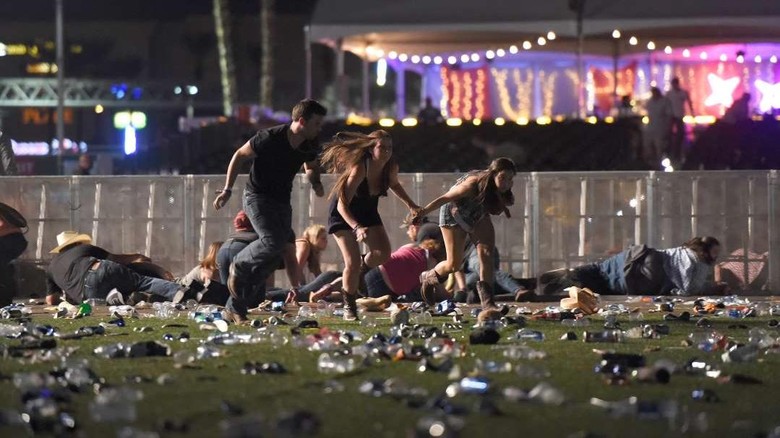 Penembakan Dekat Kasino Las Vegas, Grup Band Lari dari Panggung