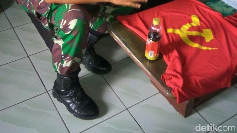 Ini Foto-Foto Pemuda Wonosobo yang Kebengkel Pakai Kaos Palu Arit