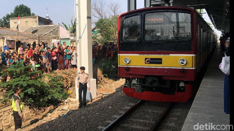Jorok! Ada Penumpang BAB di KRL, Baunya ke Mana-mana